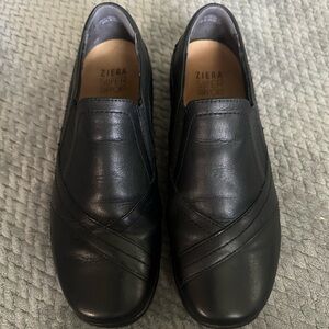 Women’s shoes size 38 (7.5) black leather
